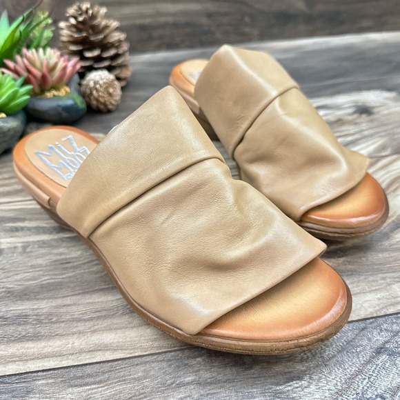 NIB Miz Mooz Callan 40 9-9.5 Ruched Leather Chunky Heeled Slide Sandals Tan - Picture 3 of 11